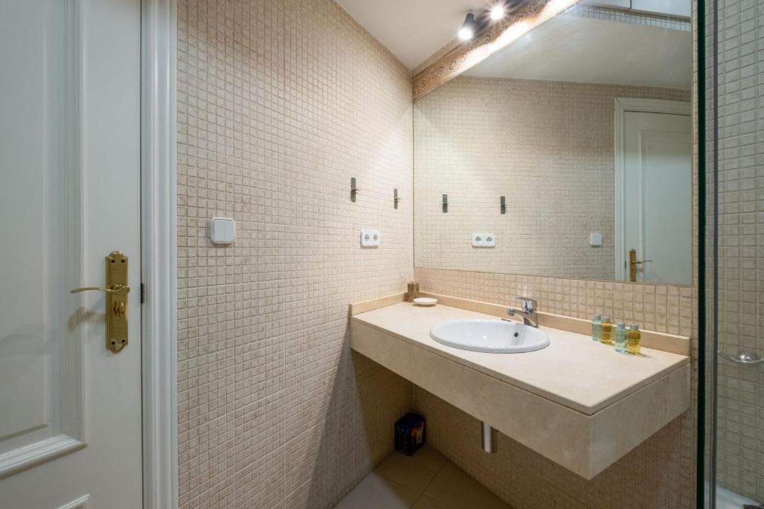 1 Bedroom 1 Bathroom Furnished - Sol - Bright Refurbished - Mintystay Мадрид Екстер'єр фото